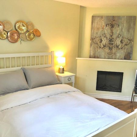 Cozy & Convenient 2-Bedroom Apartment With Private Entrance 多伦多 外观 照片