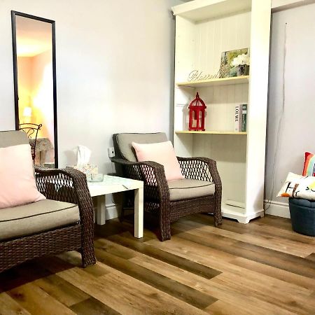 Cozy & Convenient 2-Bedroom Apartment With Private Entrance 多伦多 外观 照片
