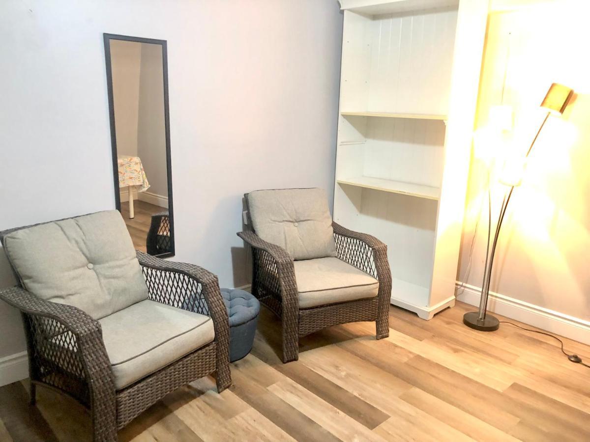 Cozy & Convenient 2-Bedroom Apartment With Private Entrance 多伦多 外观 照片
